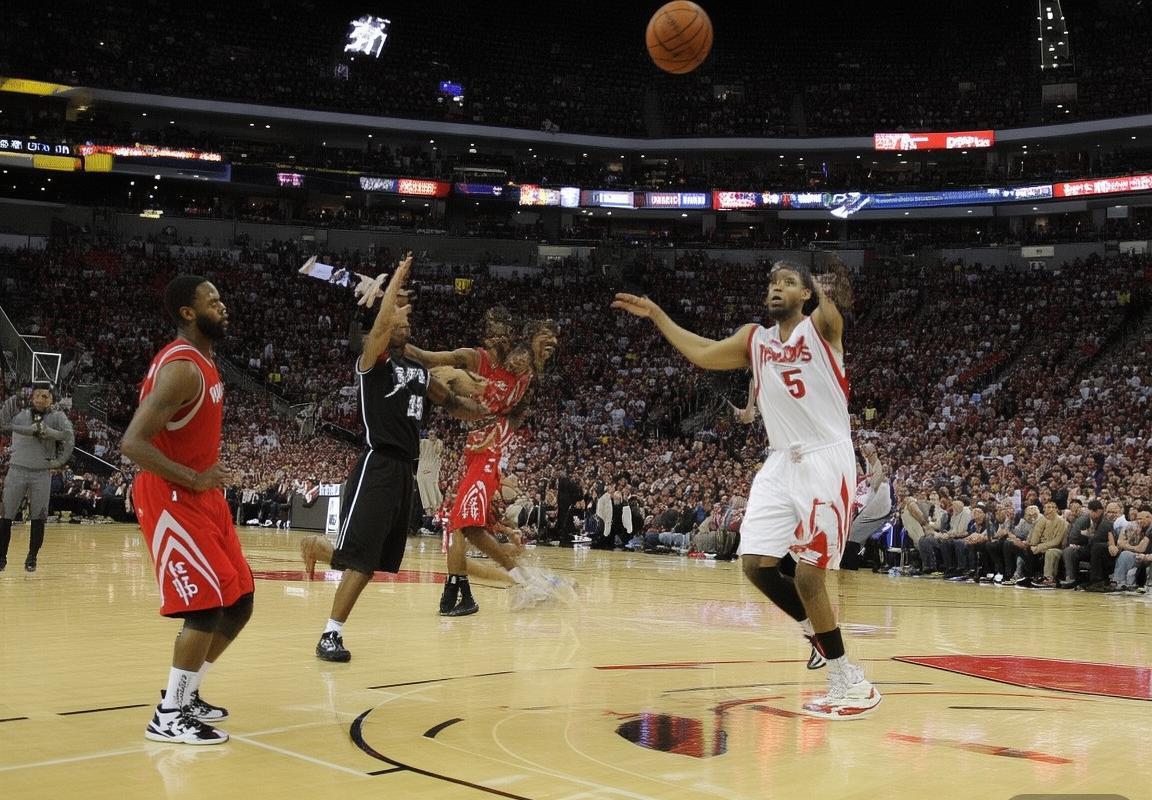 2013圣诞大战：火箭112-107险胜马刺 经典对决回顾(图3)